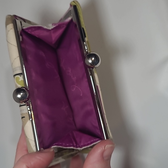 VERA BRADLEY KISSLOCK TRIFOLD WALLET in the pattern PORTOBELLO - Picture 3 of 8